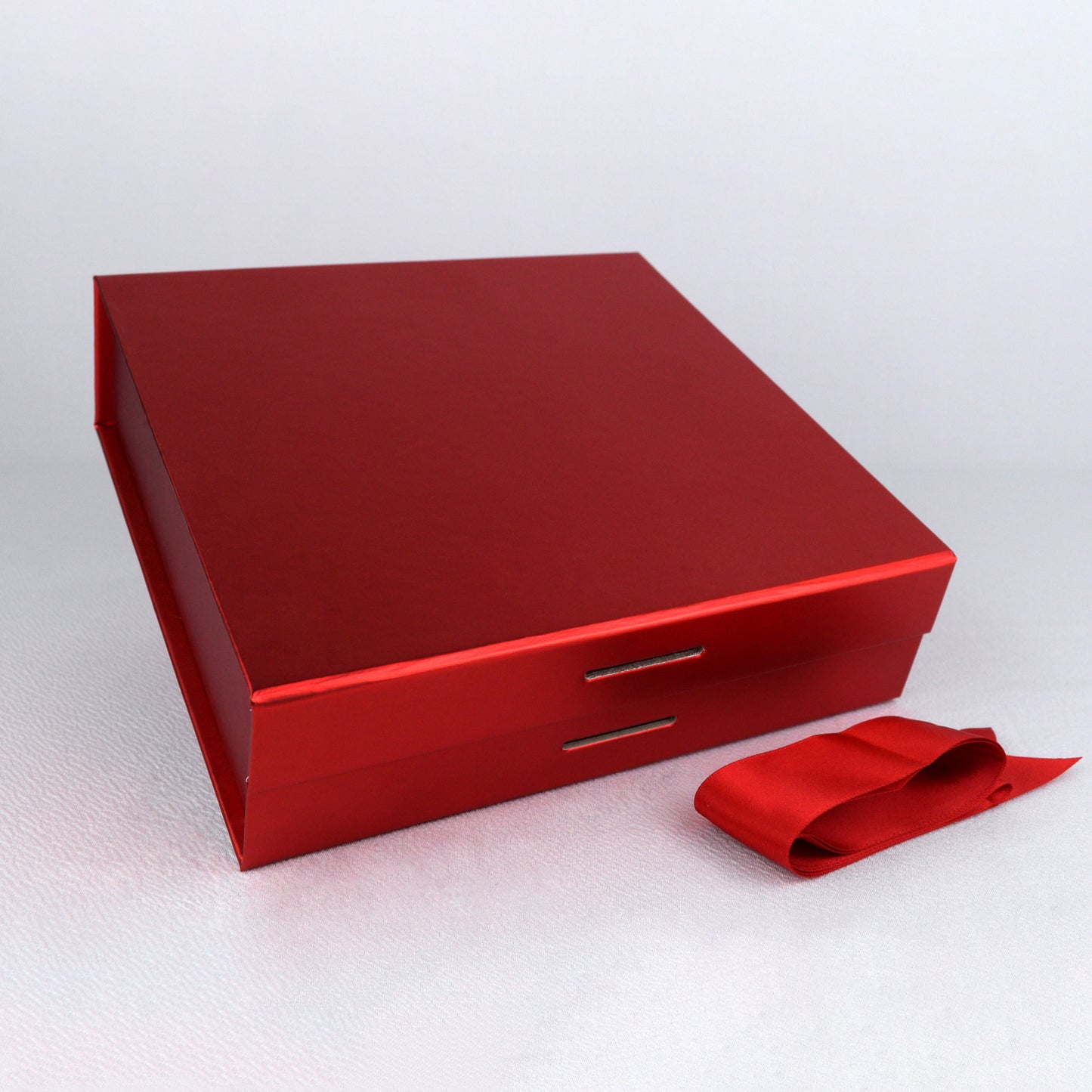 SQUARE Premium Gift Box with Removable Ribbon & Magnetic Closure - (8.75" x 8.75" x 2.55)