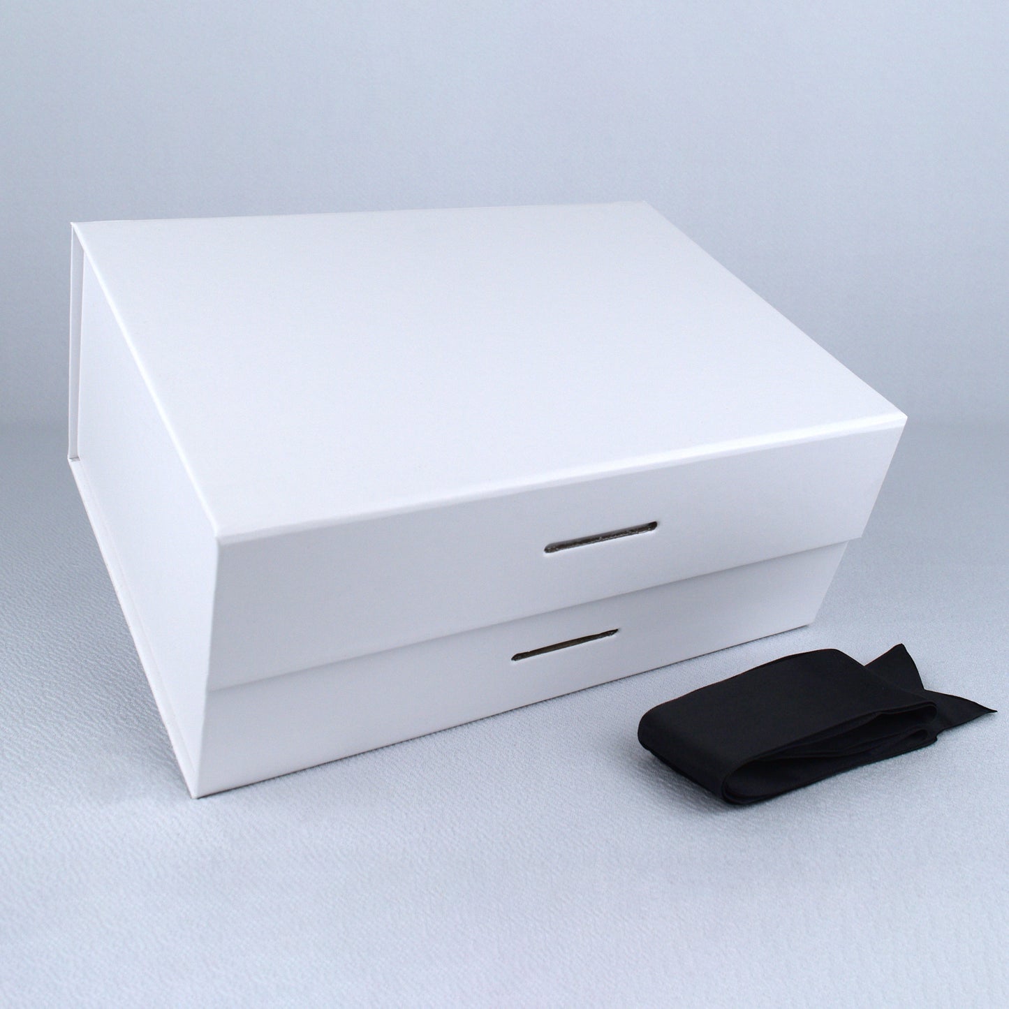 MEDIUM-LARGE Premium Gift Box with Removable Ribbon & Magnetic Closure (9.25" x 6.75" x 4")
