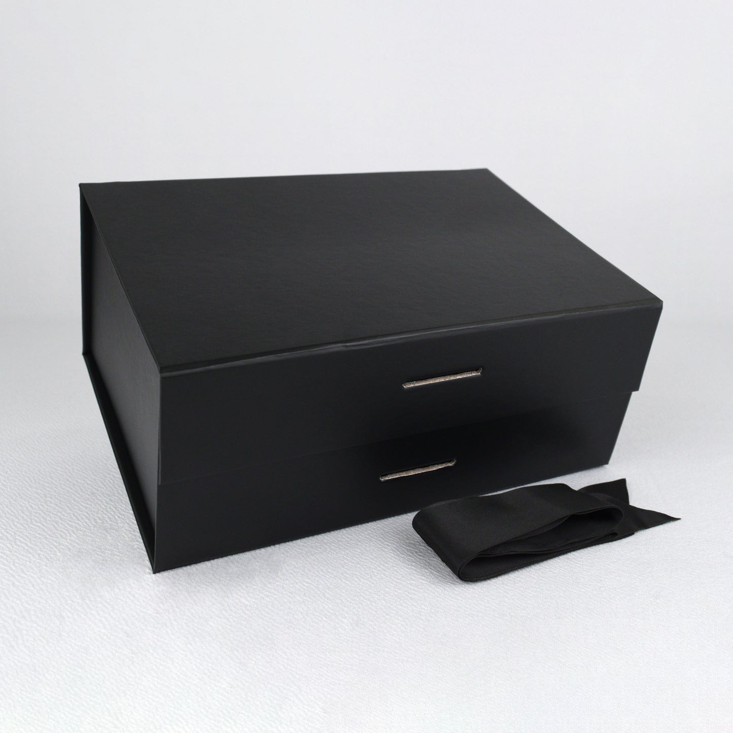 MEDIUM-LARGE Premium Gift Box with Removable Ribbon & Magnetic Closure (9.25" x 6.75" x 4")