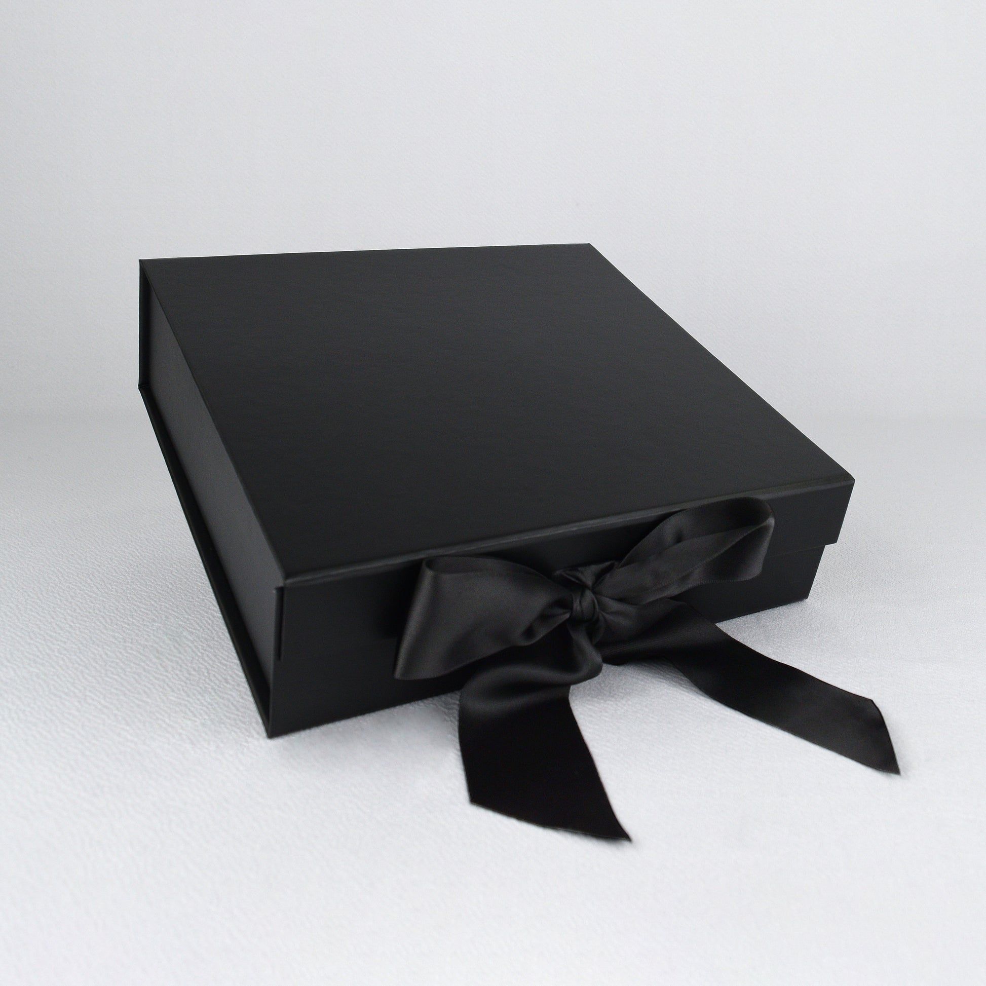Silver Medium Gift Boxes with changeable ribbon