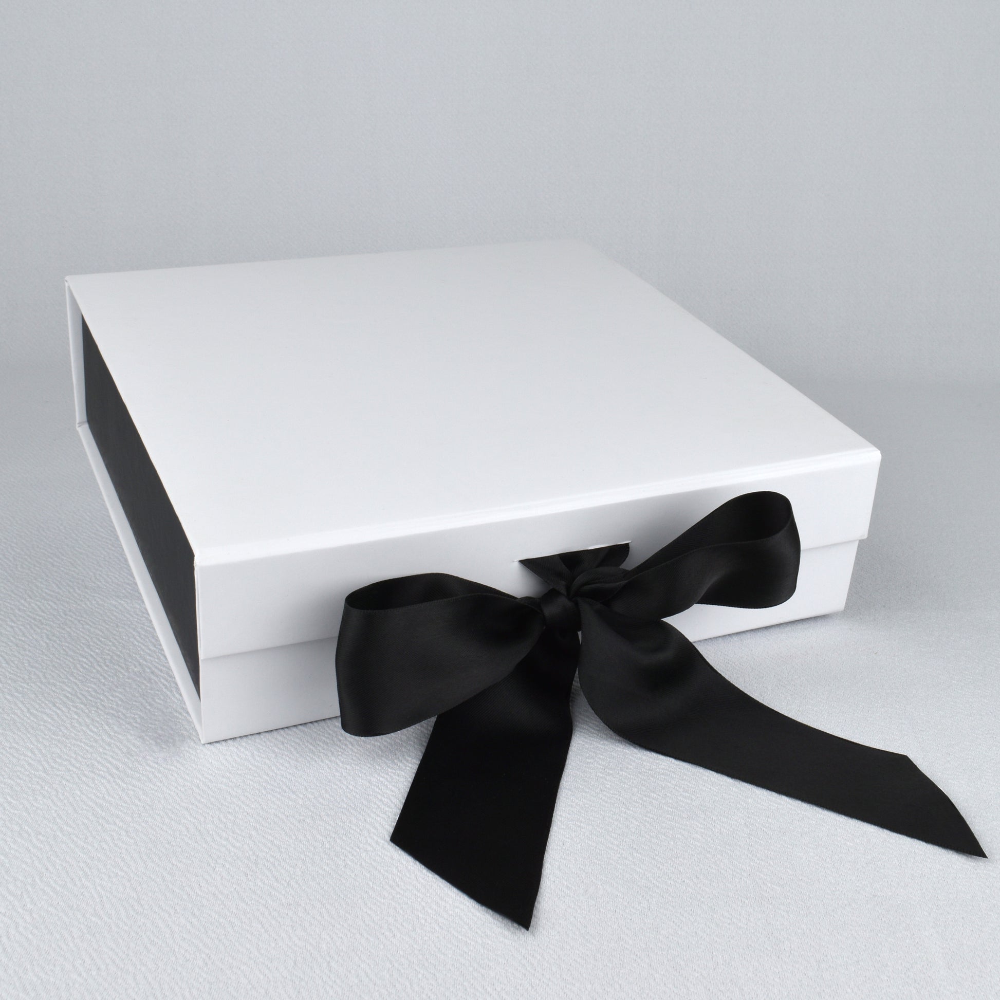 Our luxurious matte magnetic lid gift boxes are perfect for your retail,  special events, weddings, and holidays. These high-end gift boxes have a