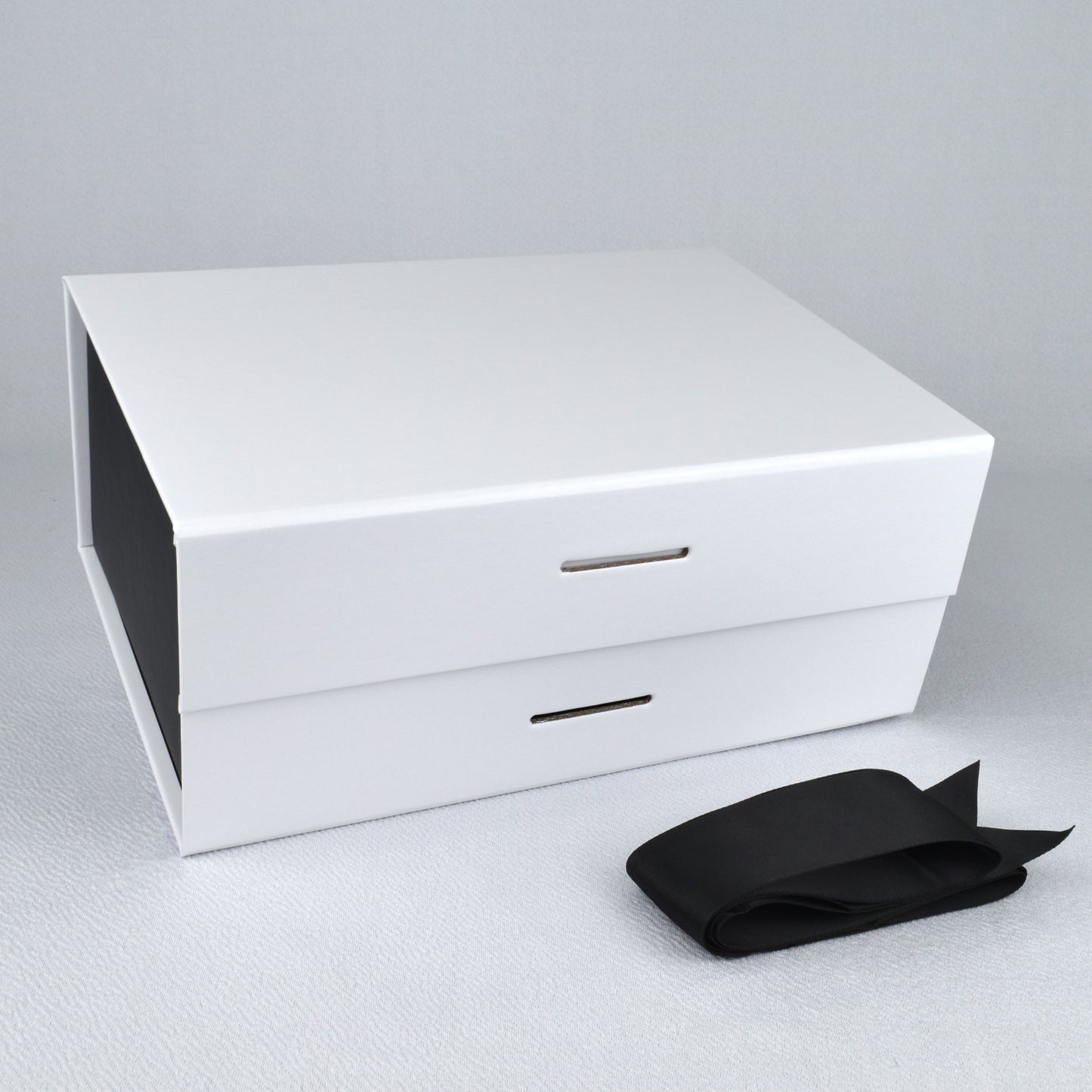 MEDIUM-LARGE Premium Gift Box with Removable Ribbon & Magnetic Closure (9.25" x 6.75" x 4")